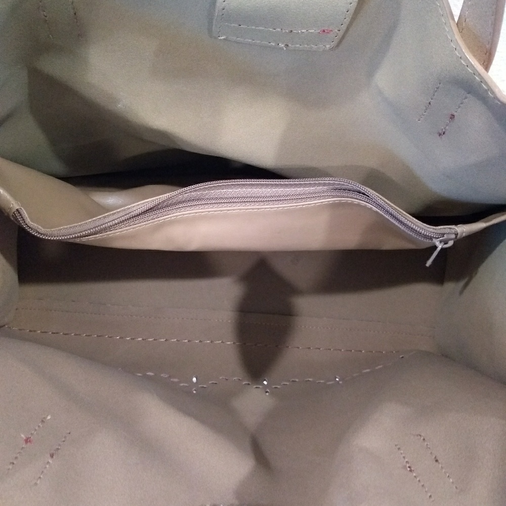 Handbag - Picture 3 of 7
